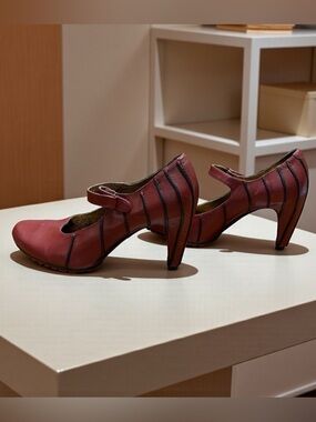 NEW, Tsubo, Burnt Sienna Leather
Mary Jane Heels - Site 7.5  - 3" Heel Comfort